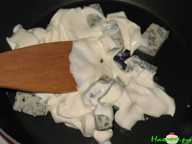 Стейки с соусом "Рокфор"