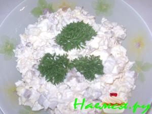 Салат куриный с маринованными шампиньонами