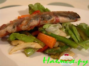 Горячий салат с рыбой