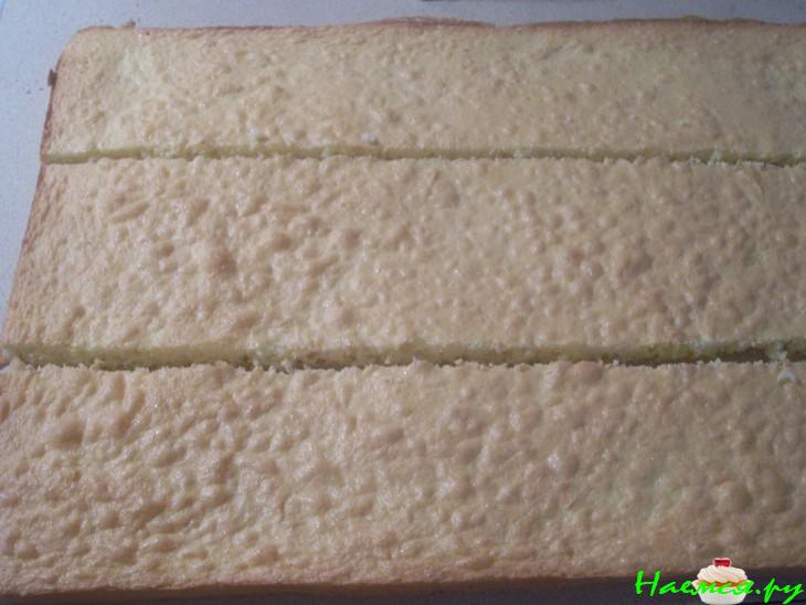 Шоколадный рулет с фруктовым кремом