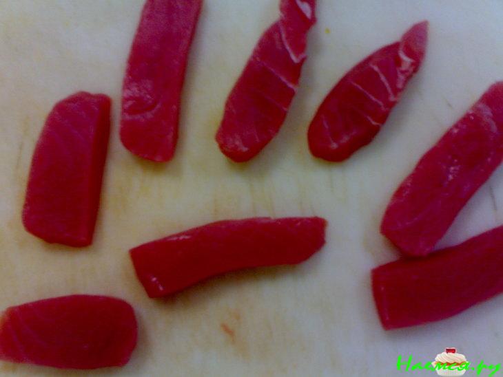 Салат с тунцом и соусом Терияки