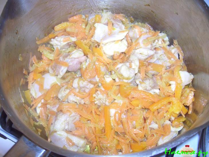 Курица запеченная под рисом