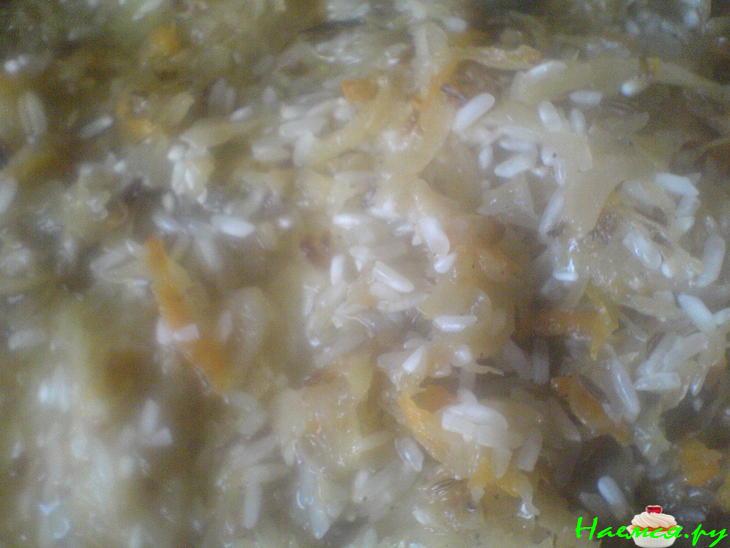 Карп "книжный" на подстилке из квашеной капусты