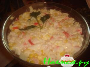 Салат из крабовых палочек с консервированной кукурузой
