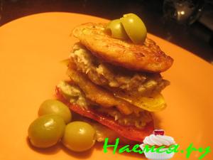 Постные башенки с кремом из авокадо, горбуши и оливок