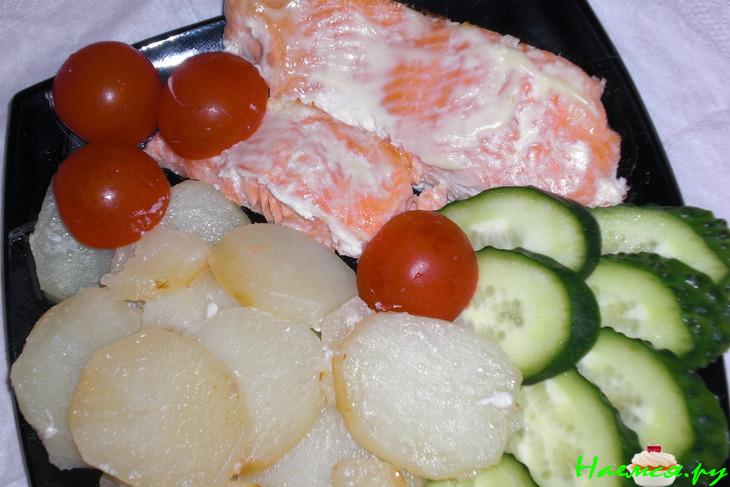 Форель запеченная с картофелем