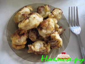 Фрикадельки в тесте со сметанным соусом