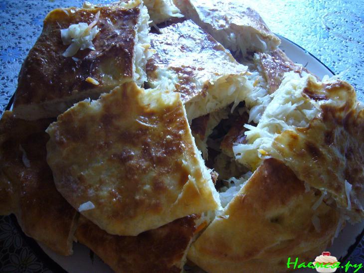 Пирог с кислой капустой