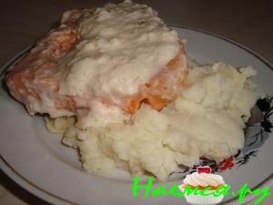 Форель с луковым соусом