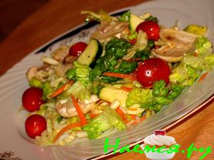 Лёгкий салат с сырыми шампиньонами