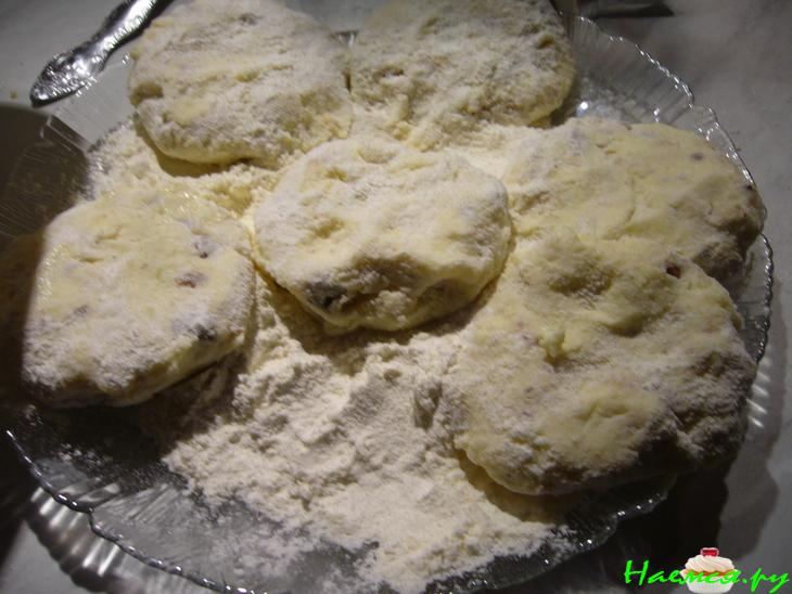 Не совсем обычные сырники с орехами и изюмом