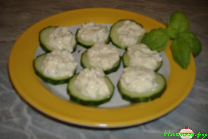 Закуска на огурцах