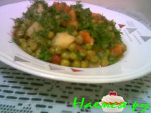 Зеленый горошек, тушеный с овощами