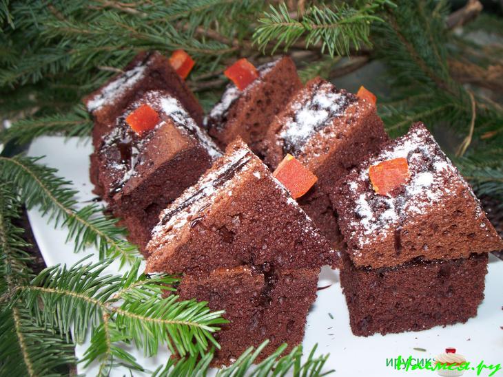 Вариант подачи пирожных на новогодний стол