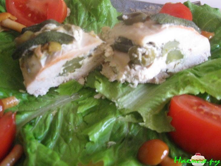 Куриные грудки с оливками и корнишонами