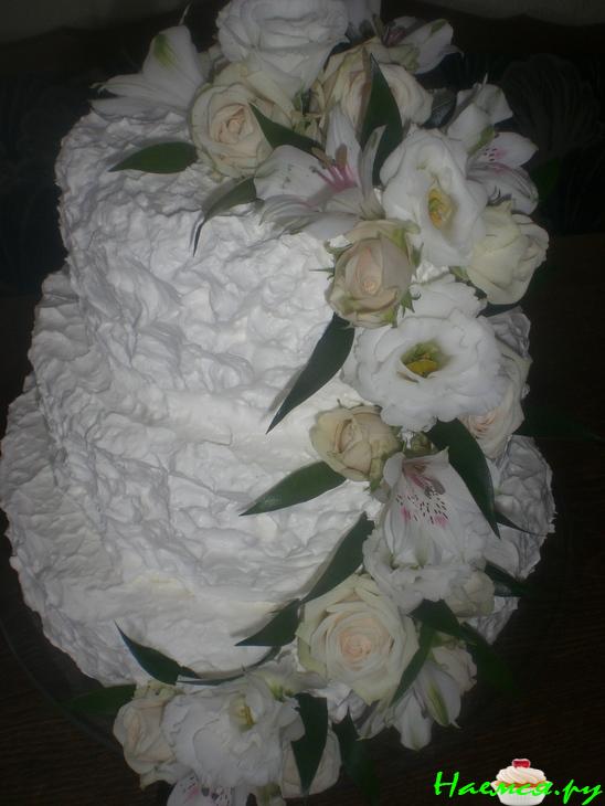Свадебный торт с живыми цветами Свадебный торт с живыми цветами