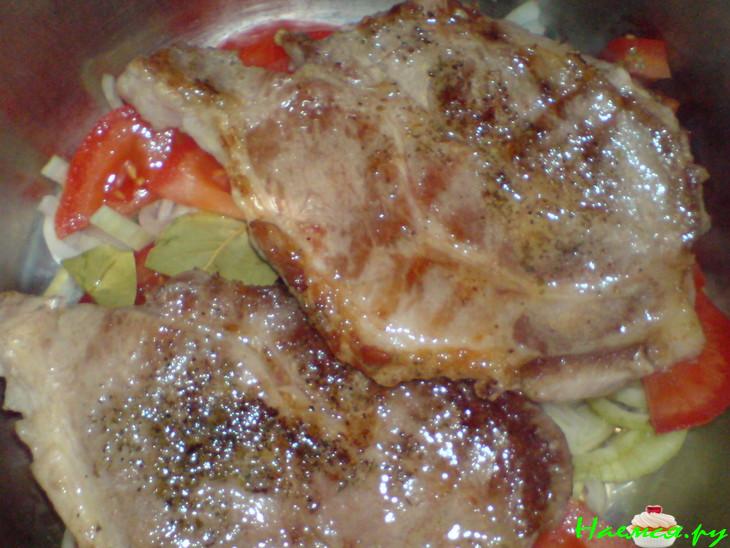 Шницели, тушеные со специями и красным вином