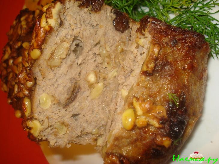 Мясной хлебец с черносливом и орехами