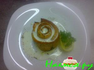 "Роза" из семги в сливочном соусе