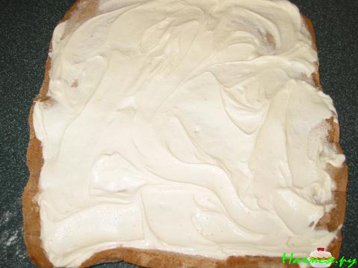 Шоколадный рулет с мороженым