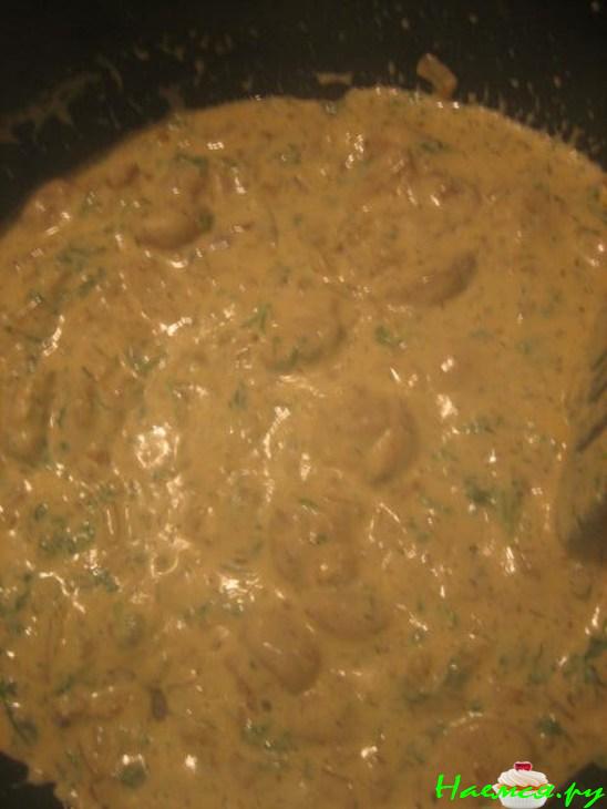 Тефтели с грибным соусом