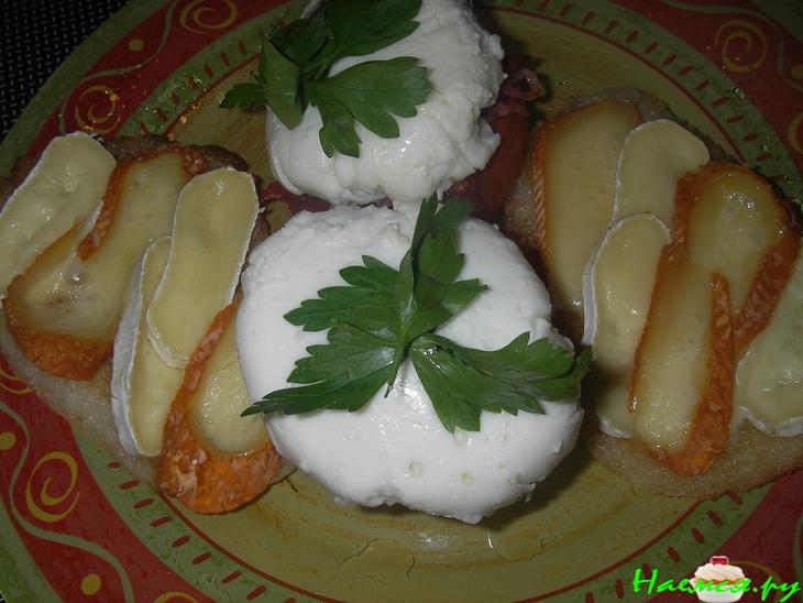 Яйца-пашот в помидорах с французскими гренками