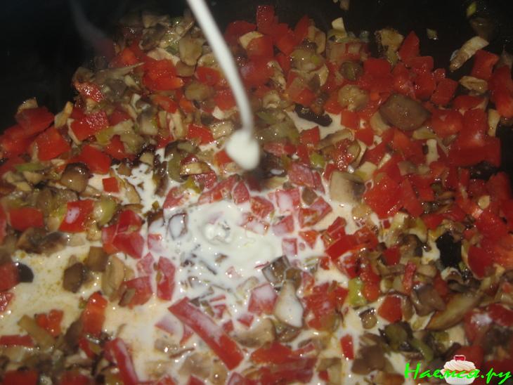 Рыбный рулет-суфле с перечно-грибной начинкой