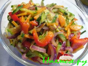 Горячий восточный салат с цуккини