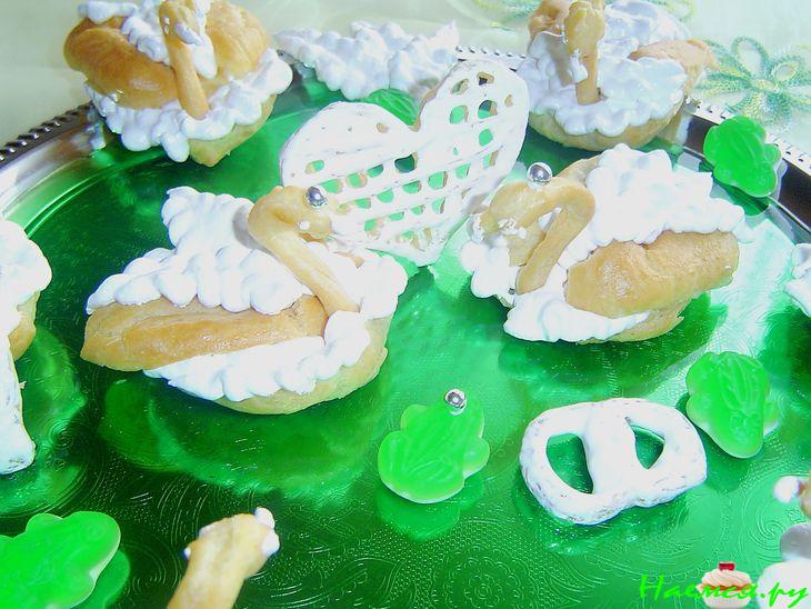 Заварные пирожные на желе "Лебединое озеро" 