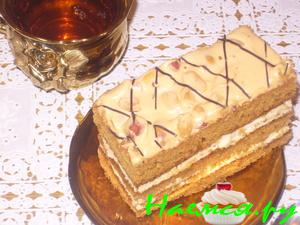 Пирожное медовое со сгущенкой