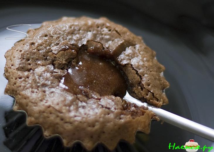 Шоколадное горячее пирожное с жидкой начинкой