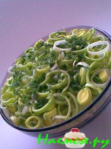 Салат с печенью трески и горошком