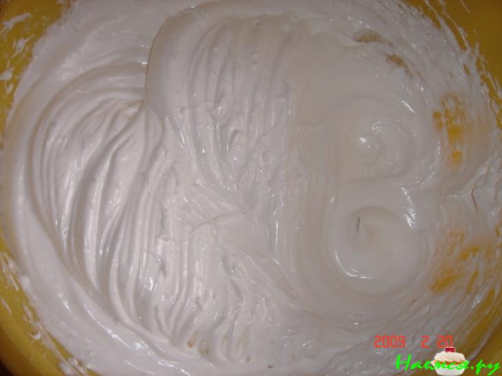 Слоеные трубочки и три вида крема