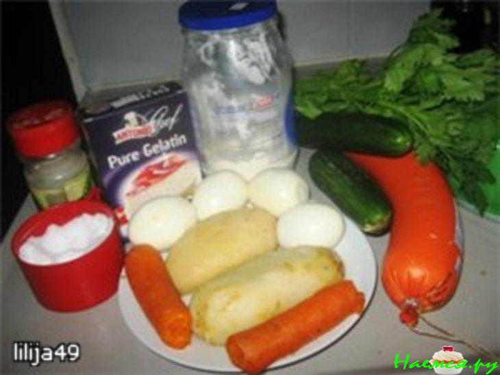 Овощной торт с колбасными розами