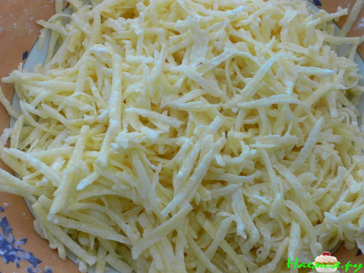 Картофельные гнезда с салатом