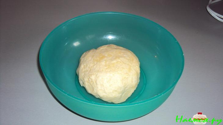 Сырно-луковый пирог с копченым салом и беконом