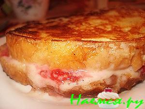 Гренки с клубникой и маскарпоне