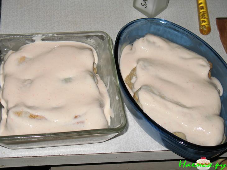 Блинчики с лососем и шпинатом в креветочном соусе