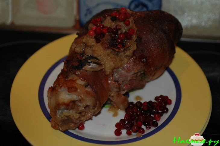 Рулька с яблоками