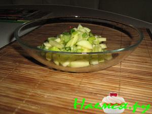 Салат с сельдереем и яблоками