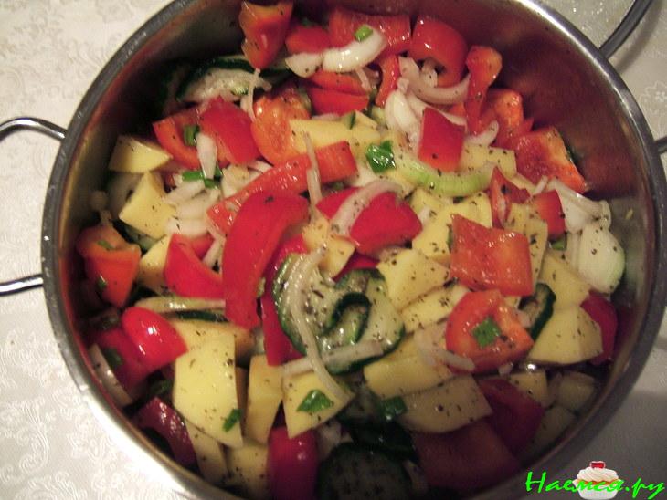 Просто мясо в маринаде с овощами