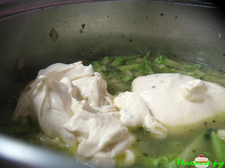 Шелковистый сырный крем-суп с цуккини