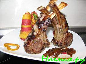 Баранья корейка с персиками Баранья корейка с персиками