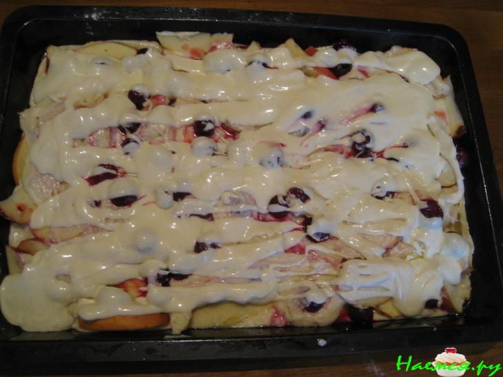 Пирог творожный с яблоками