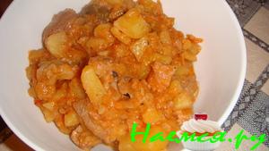 Жаркое свиное в горшочке