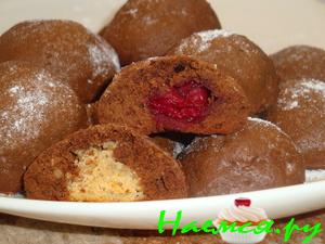 Шоколадное печенье (или пряники?) с начинкой