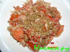 Египетский салат с хурмой