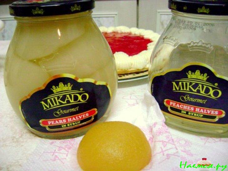 Торт "Юля" с персиком, грушей и физалисом