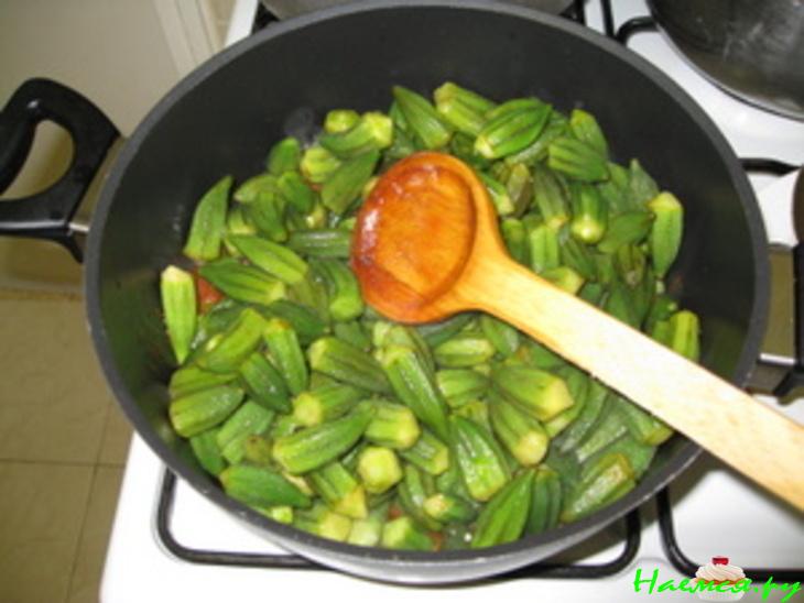 Бамия с овощами в томате