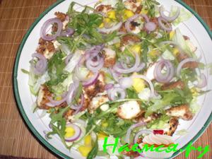 Салат с манго и рукколой